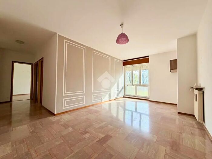 Appartamento trilocale in vendita in Via Divisione Julia, Udine