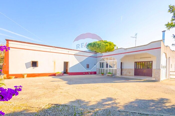 Casa con 11 locali in vendita in Strada Franzullo, Martina Franca