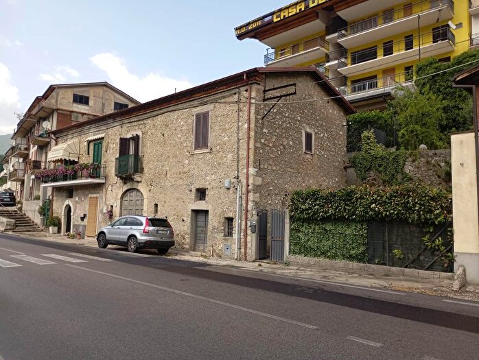 Appartamento con 5 locali in vendita in Civitella Roveto