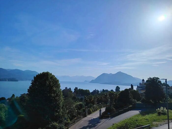Appartamento trilocale in vendita in Via San Martino E Solferino, Stresa