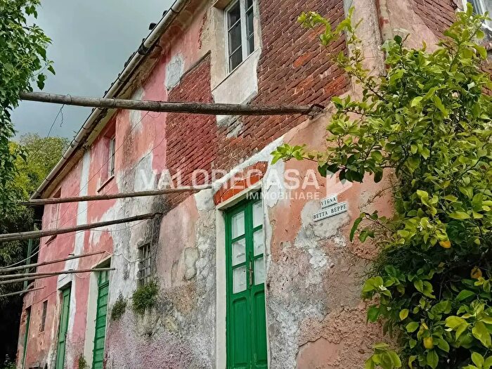 Casa con 6 locali in vendita in Via Barroccia, Carrara