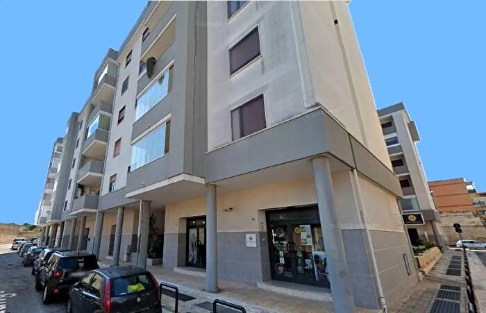 Appartamento trilocale in vendita in Vico Lungo Brindisi, Brindisi