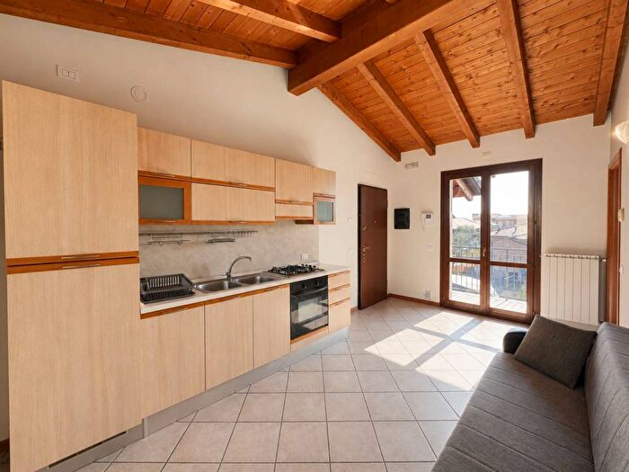 Appartamento bilocale in affitto in Via San Bernardo, Cazzago San Martino