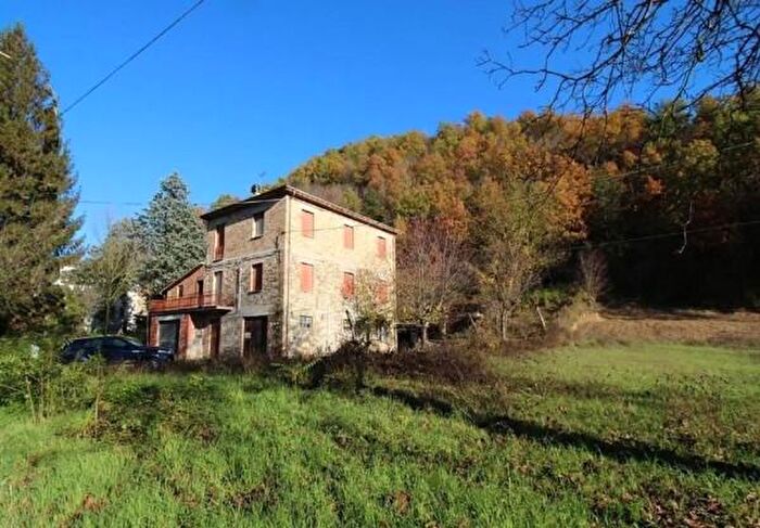 Casa con 5 locali in vendita in Piandimeleto