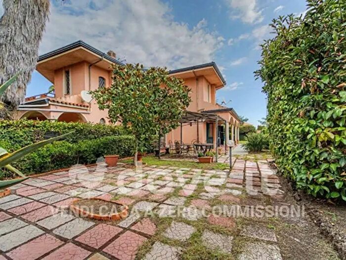 Casa con 5 locali in vendita in Largo San Salvatore, Viagrande