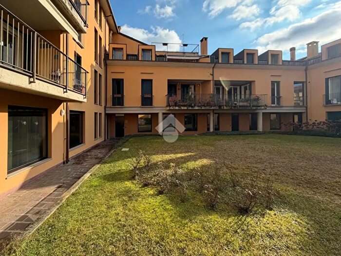 Appartamento trilocale in vendita in Via Bidone, Voghera