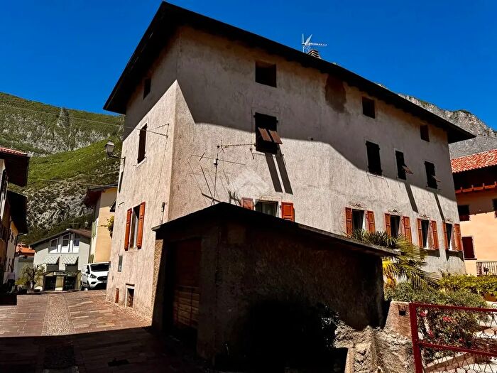 Appartamento trilocale in vendita in Via Cavedine, Dro