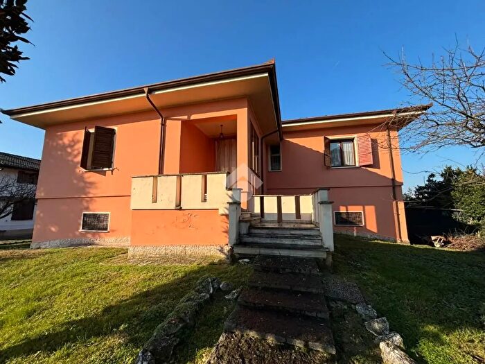 Casa con 5 locali in vendita in Via Castello, Sustinente