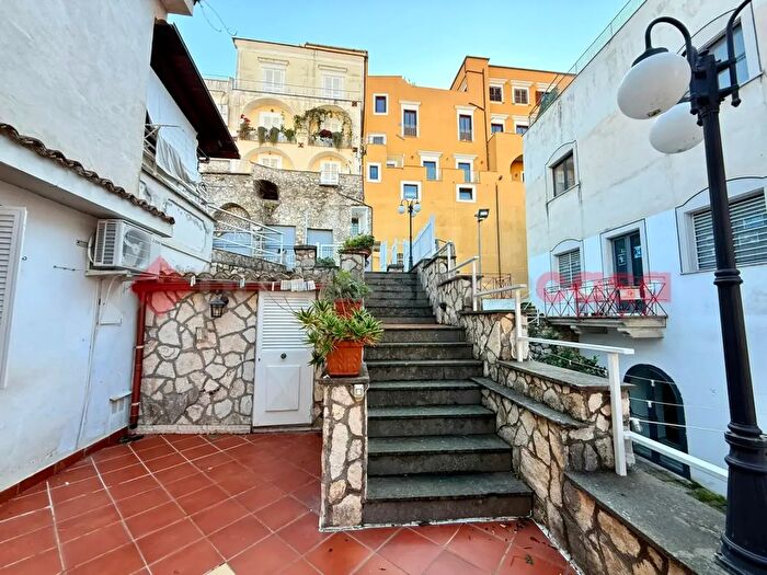 Appartamento trilocale in vendita in Via Regina Maria Sofia, Gaeta