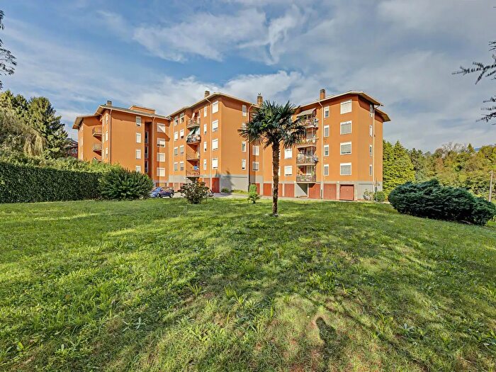 Appartamento con 5 locali in vendita in Via Cervinia, Luino