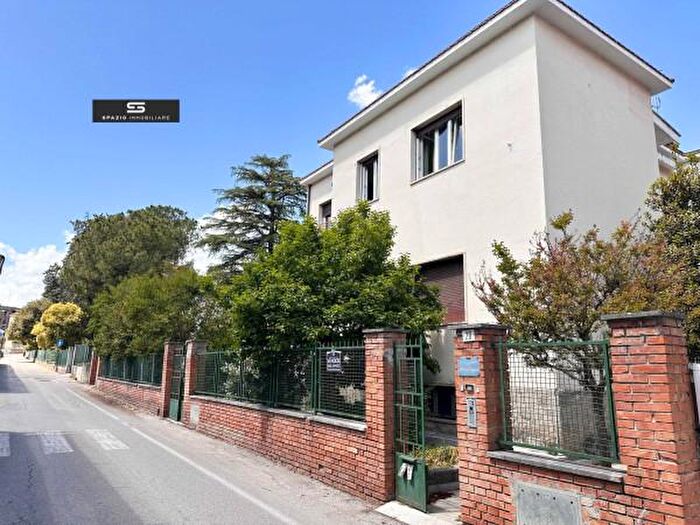 Appartamento con 5 locali in vendita in Via Armando Diaz, Teramo