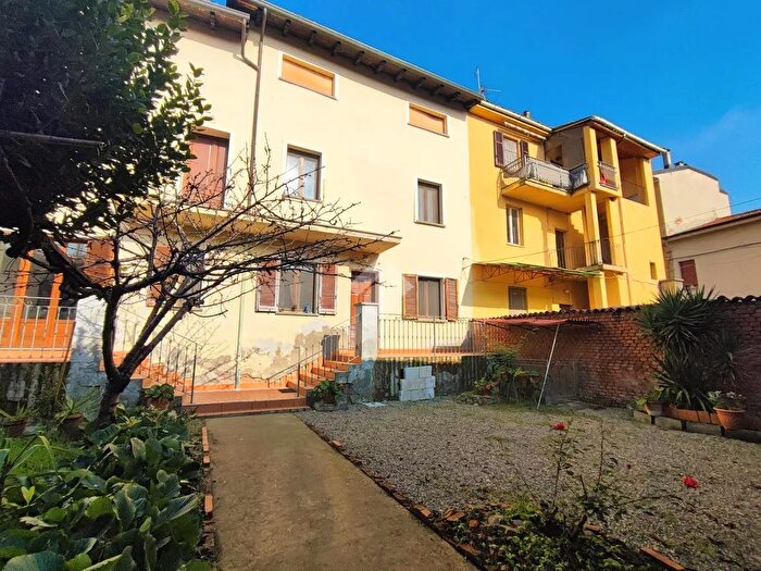 Casa con 6 locali in vendita in Piazza Matteotti, Viguzzolo