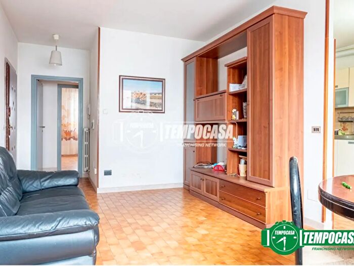 Appartamento trilocale in vendita in Via Alex Visconti, Milano