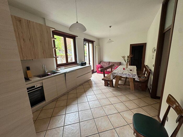 Appartamento quadrilocale in affitto in Via Piazza, Montagna in Valtellina