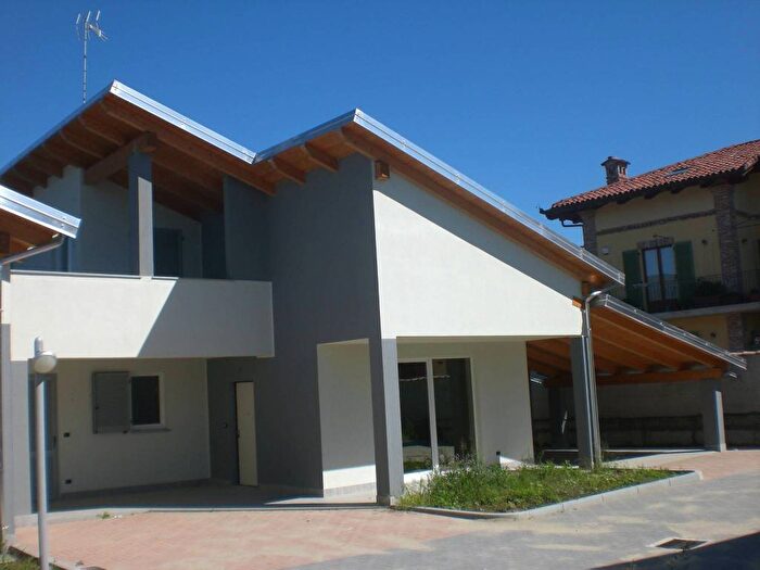 Casa con 6 locali in affitto in Corso Giovanni XXIII, Centro, Busca