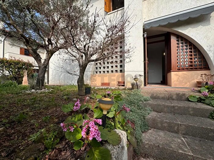 Casa con 6 locali in vendita in Romano D'Ezzelino