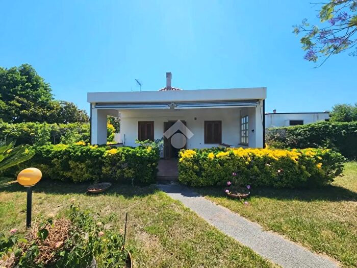 Casa quadrilocale in vendita in Località Baia dei Canonici, Borgia
