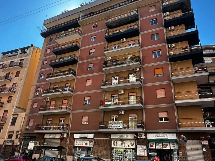Appartamento con 5 locali in vendita in Via Eduardo Carapelle, Palermo