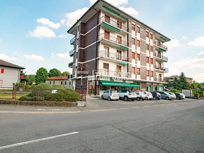 Appartamento trilocale in vendita in Via Pontirolo, Fara Gera D'Adda