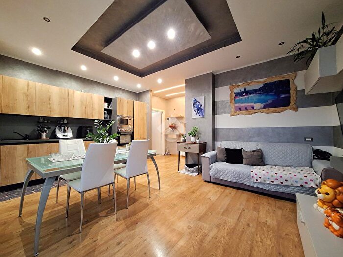 Appartamento trilocale in vendita in Via Pino Domenico, Como