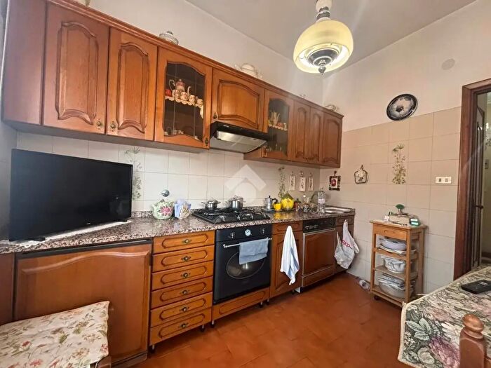 Appartamento trilocale in vendita in Via Mameli, Rapallo