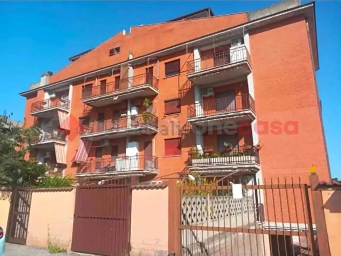 Appartamento trilocale in vendita in Strada Galli, Tivoli