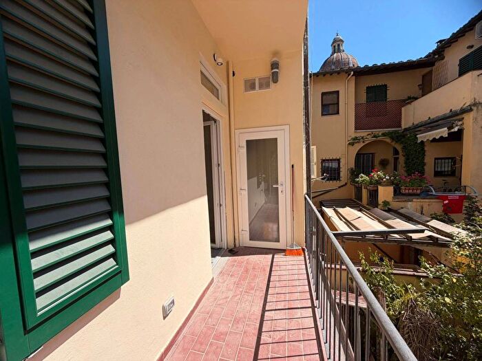 Appartamento trilocale in affitto in Via del Piaggione, San Frediano, Firenze
