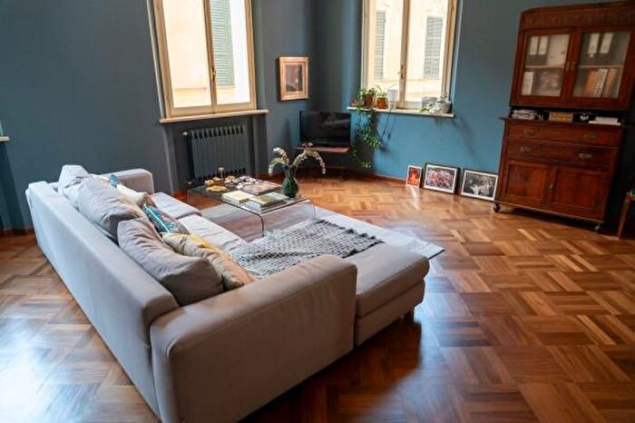 Appartamento quadrilocale in vendita in Corso Canalchiaro, Modena