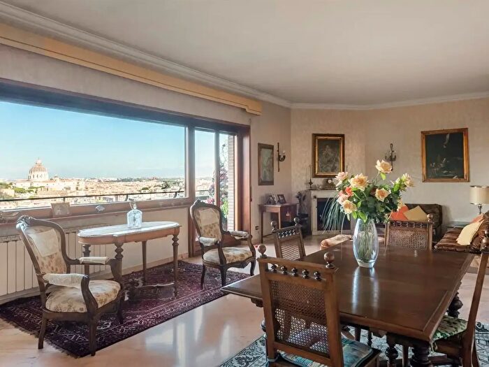 Appartamento con 5 locali in vendita in Via Giovanni Bessarione, Roma