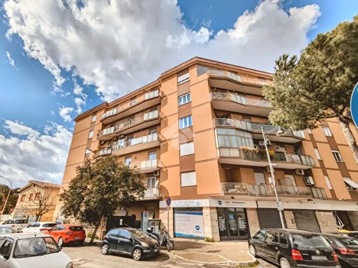 Appartamento trilocale in vendita in Via Enrico Toti, Ciampino