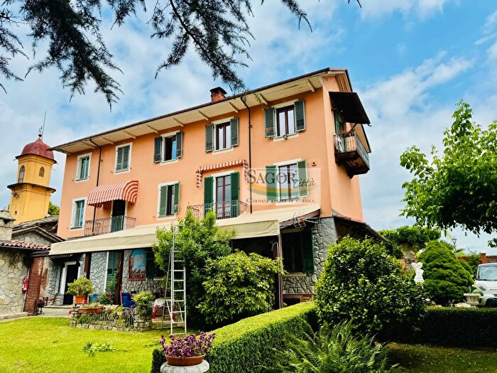 Casa con 10 locali in vendita in Strada Torretti, Bricherasio