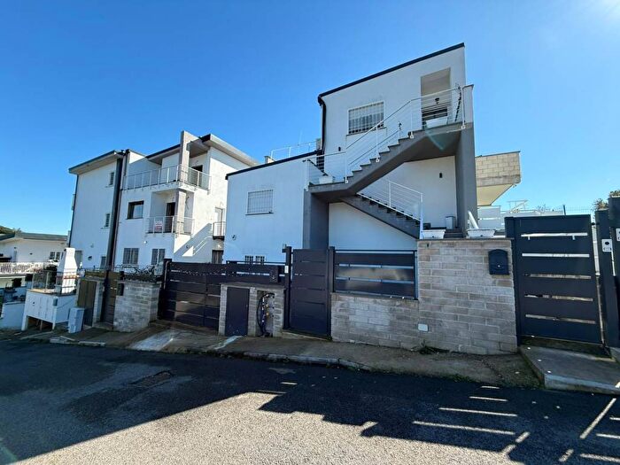 Appartamento monolocale in affitto in Via SacrofanoCassia, Monte Caminetto, Sacrofano