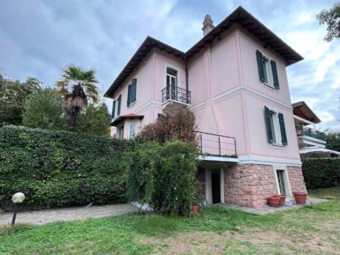 Casa con 6 locali in affitto in Via Silvio Pellico, Casbeno, Varese