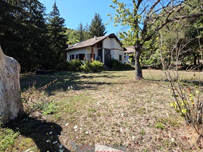 Casa con 6 locali in vendita in Piazza Indipendenza, Centro, Pontinvrea
