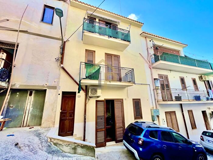 Casa con 6 locali in vendita in Via Tancredi d'Altavilla, Castellammare Del Golfo