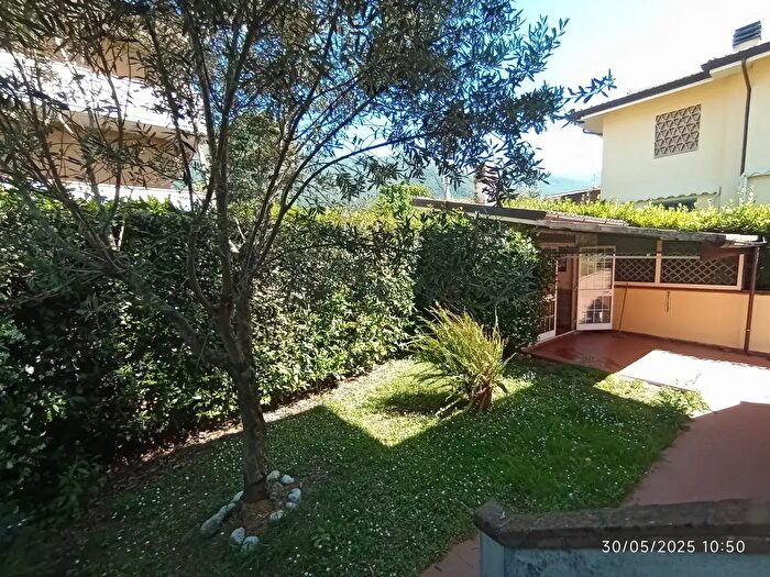 Casa con 5 locali in vendita in Via Badia, Camaiore