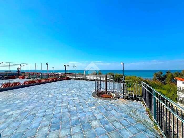 Appartamento trilocale in vendita in Levagnole Mare, Sessa Aurunca