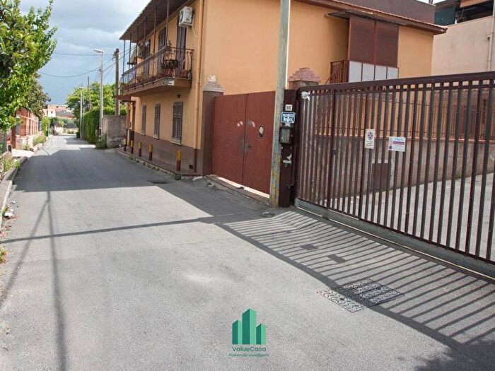 Appartamento trilocale in affitto in Via Molara, Santicelli, Palermo