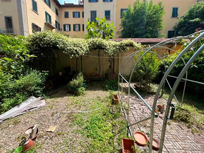 Appartamento quadrilocale in affitto in Via San Gallo, Firenze