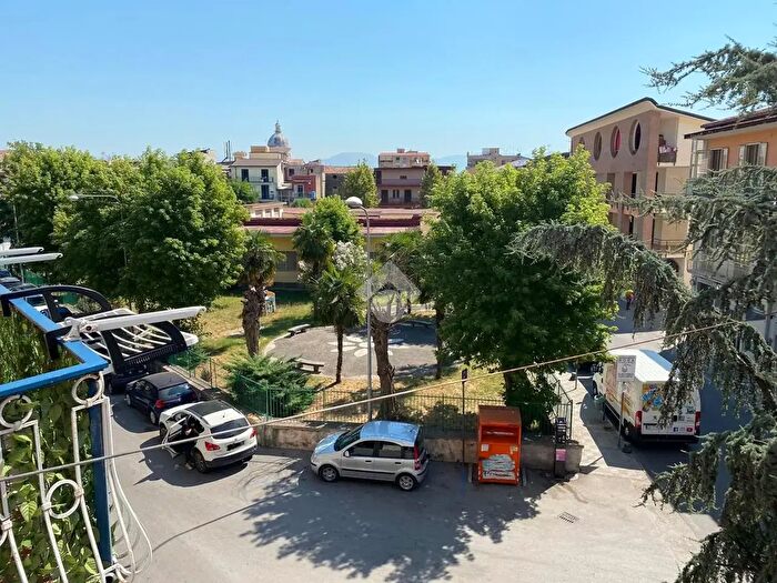 Appartamento con 6 locali in vendita in Piazza Montessori, Acerra