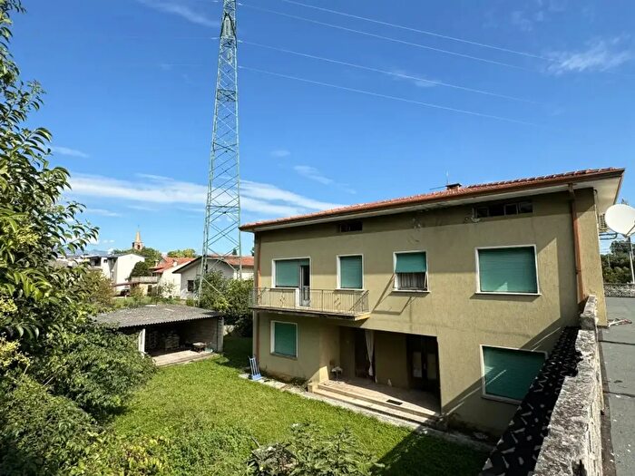 Casa con 8 locali in vendita in Via Esperanto, Cordenons