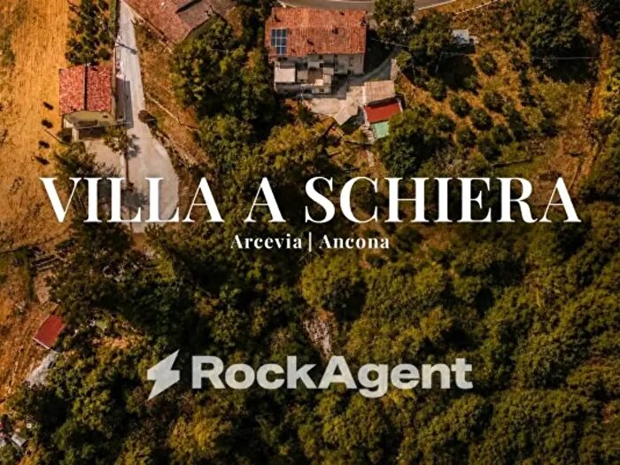 Casa con 5 locali in vendita in Via San Giovanni Battista, Arcevia