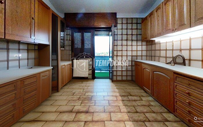 Appartamento trilocale in vendita in Via Don Santini, Capiago Intimiano