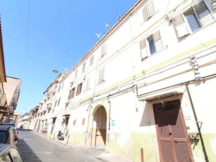 Appartamento bilocale in vendita in Via Maglione, Napoli