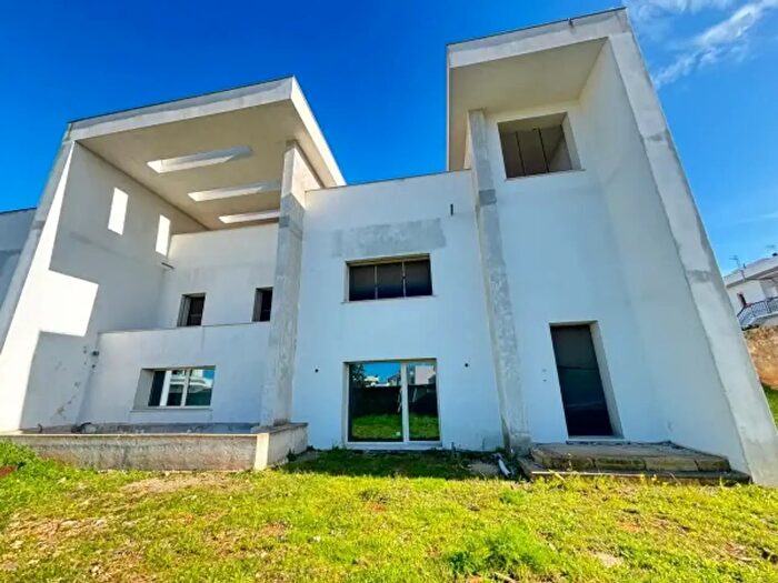 Casa con 6 locali in vendita in Via Basilicata, Casarano