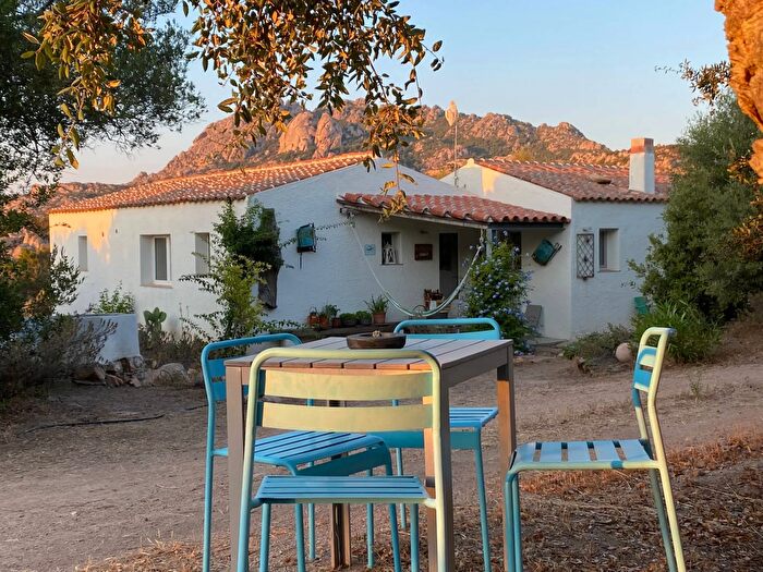 Casa trilocale in vendita in San Pantaleo Via Stazzi Vaddi Longa, Olbia