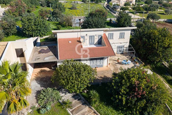 Casa con 14 locali in vendita in Contrada San Giovanni Lo Pirato, Scicli