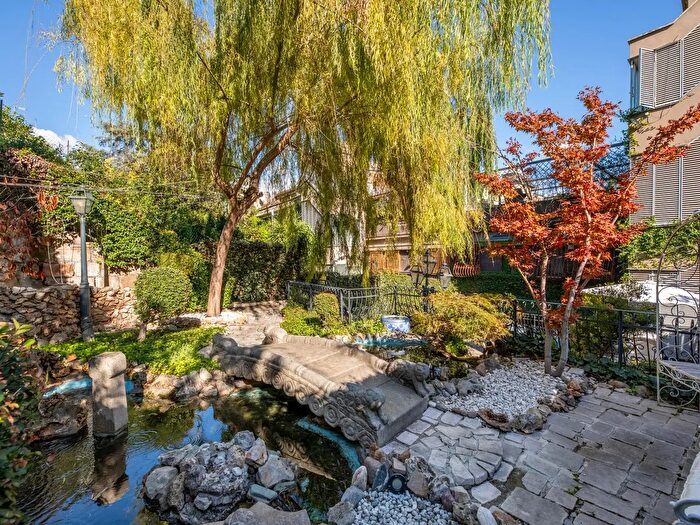 Appartamento con 6 locali in vendita in Via Laurentina, Roma