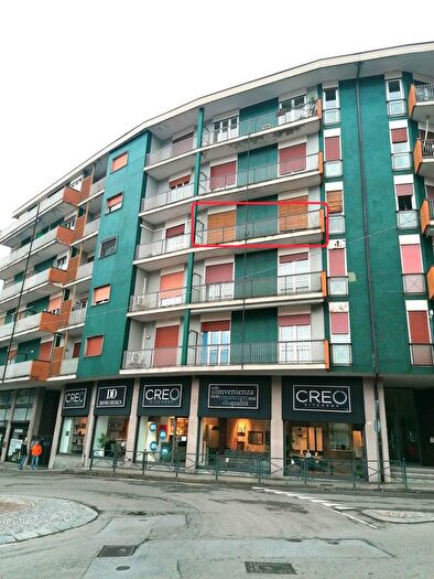 Appartamento trilocale in vendita in Piazza Cavour, Verbania