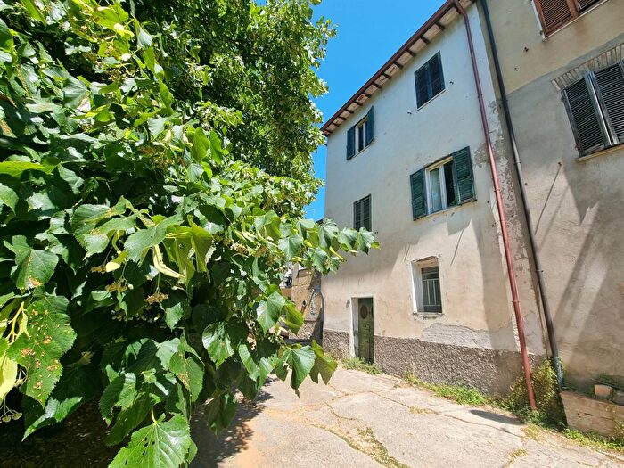 Casa con 6 locali in vendita in Via El Frate, Deruta